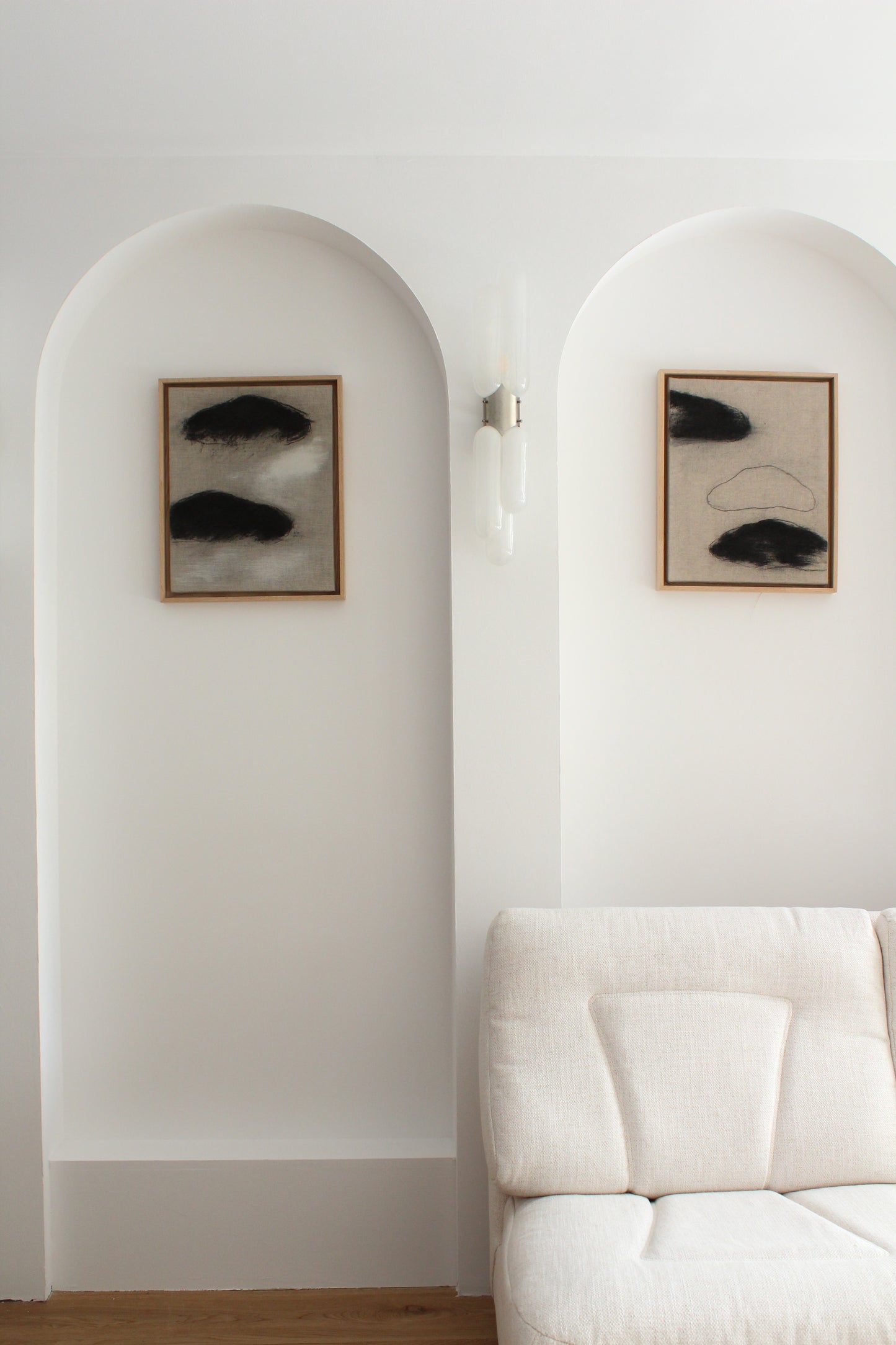 Trois nuages noirs sur lin