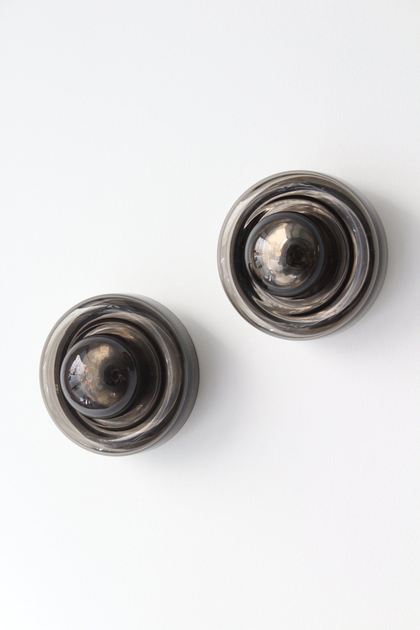 Paire d'appliques en verre fumé, années 1970