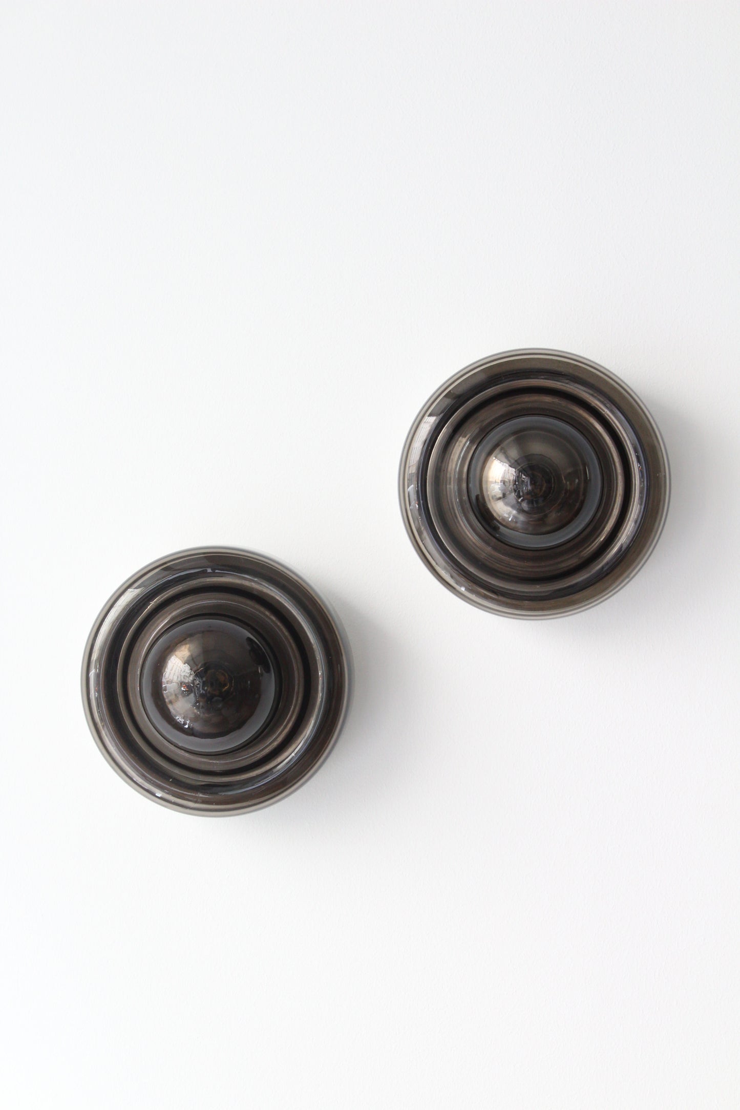 Paire d'appliques en verre fumé, années 1970
