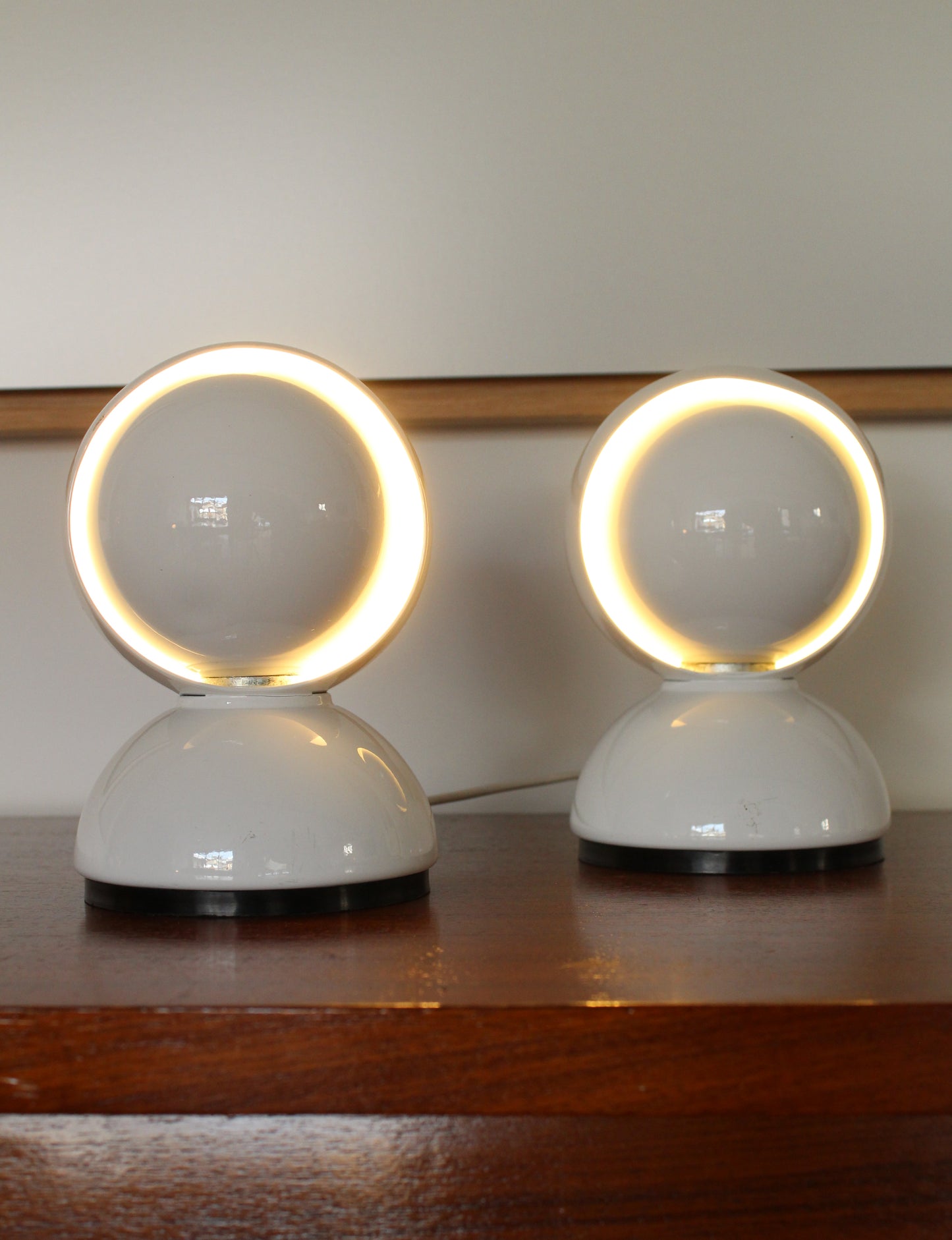 VICO MAGISTRETTI | Paire de lampes modèle « Eclisse »