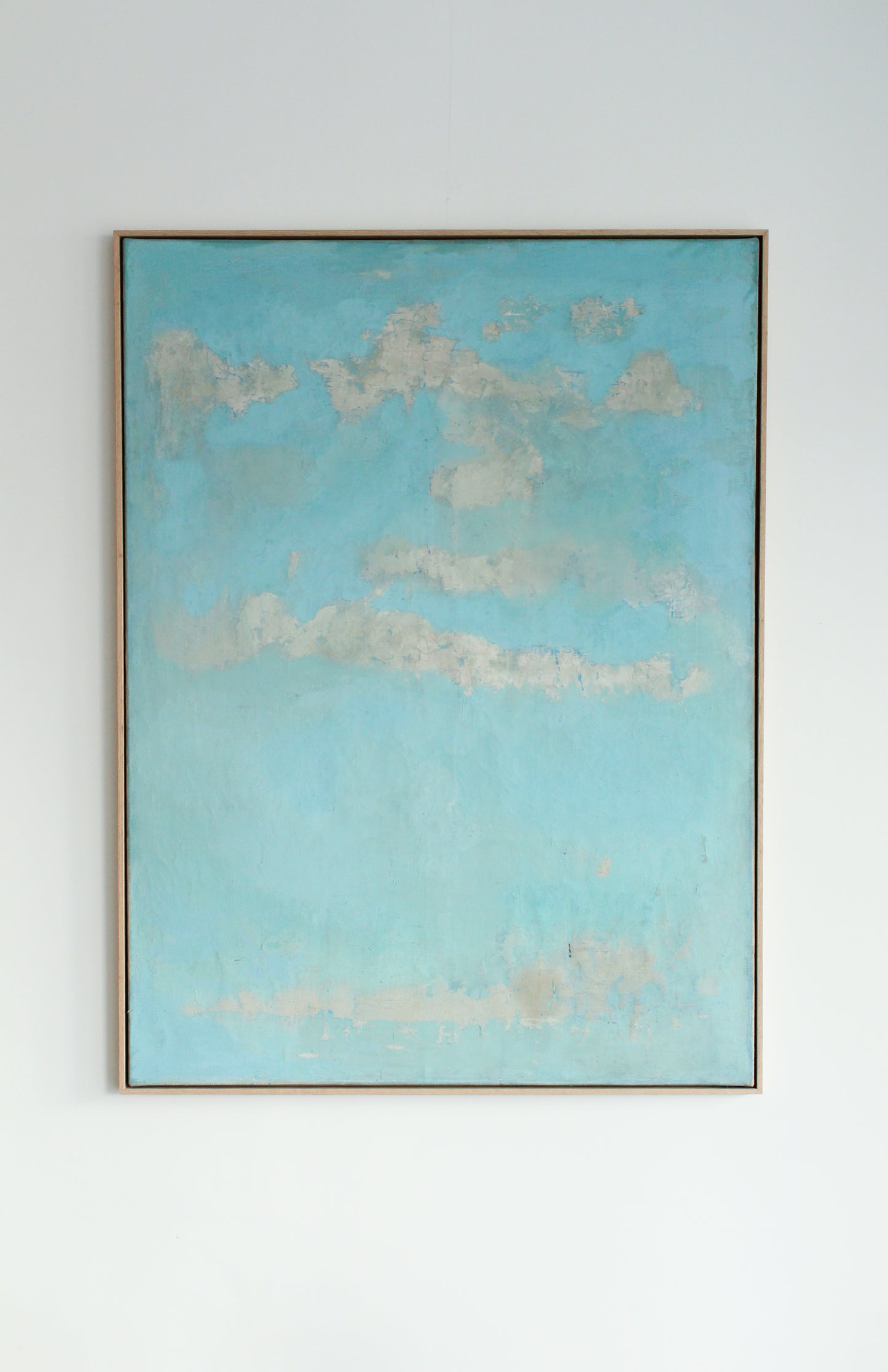 Nuages blancs sur fond bleu ciel