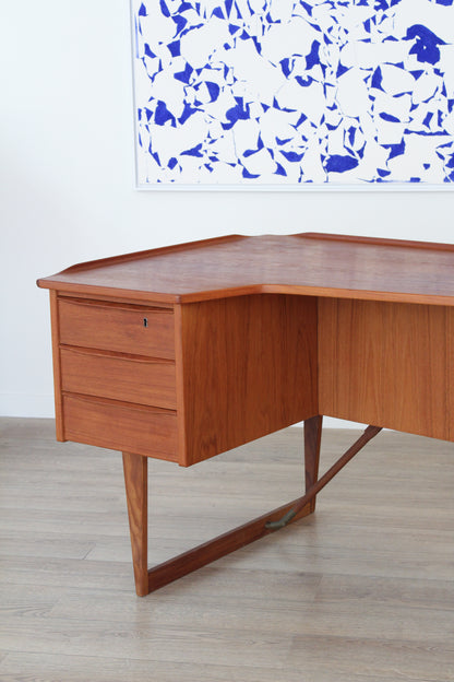 PETER LØVIG NIELSEN - “Boomerang” desk