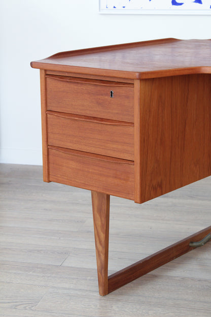 PETER LØVIG NIELSEN - “Boomerang” desk