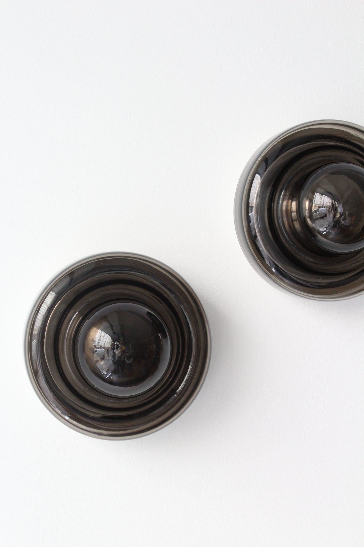 Paire d'appliques en verre fumé, années 1970