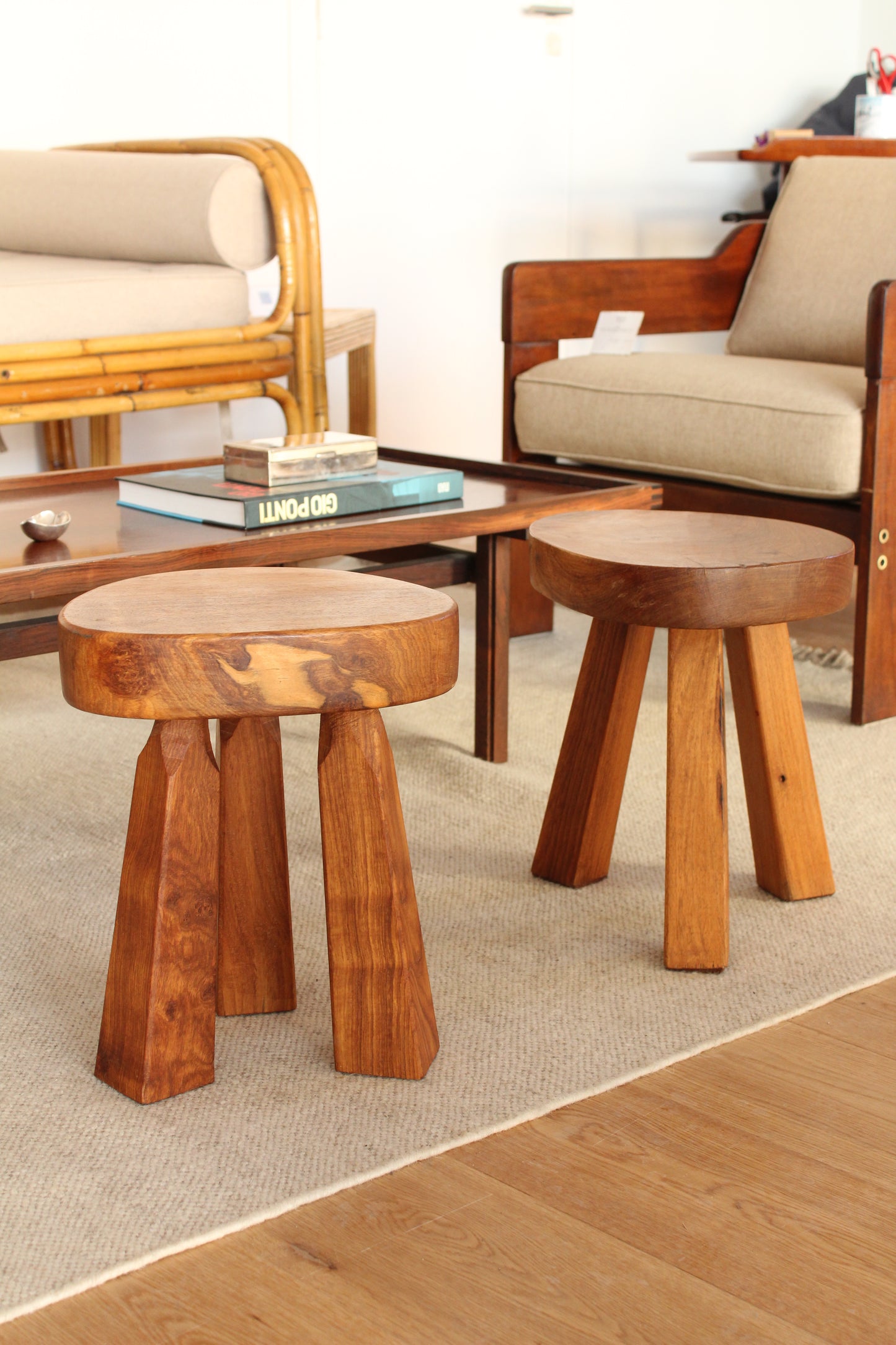 DESIGN FRANCAIS | Suite de deux tabourets